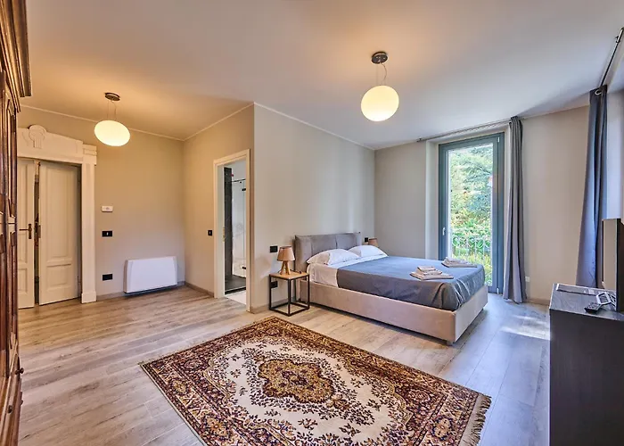 Adriana Villa Lierna