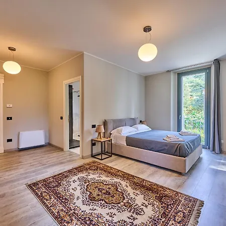 Adriana Villa Lierna